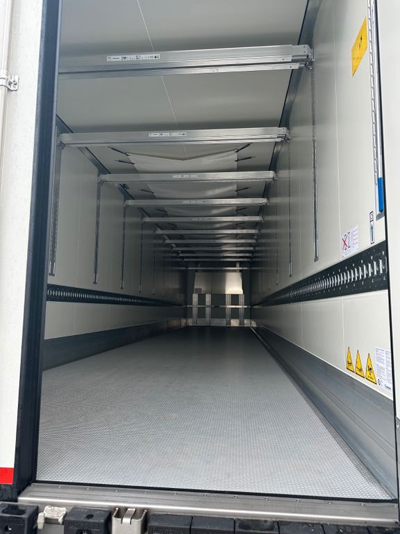 Krone SDR 27 Vector 1550 Doppelstock/Blumenbreit Krone SDR 27 Vector 1550 Doppelstock/Blumenbreit - Külmutiga poolhaagis: pilt 5 Krone SDR 27 Vector 1550 Doppelstock/Blumenbreit Krone SDR 27 Vector 1550 Doppelstock/Blumenbreit - Külmutiga poolhaagis: pilt 5