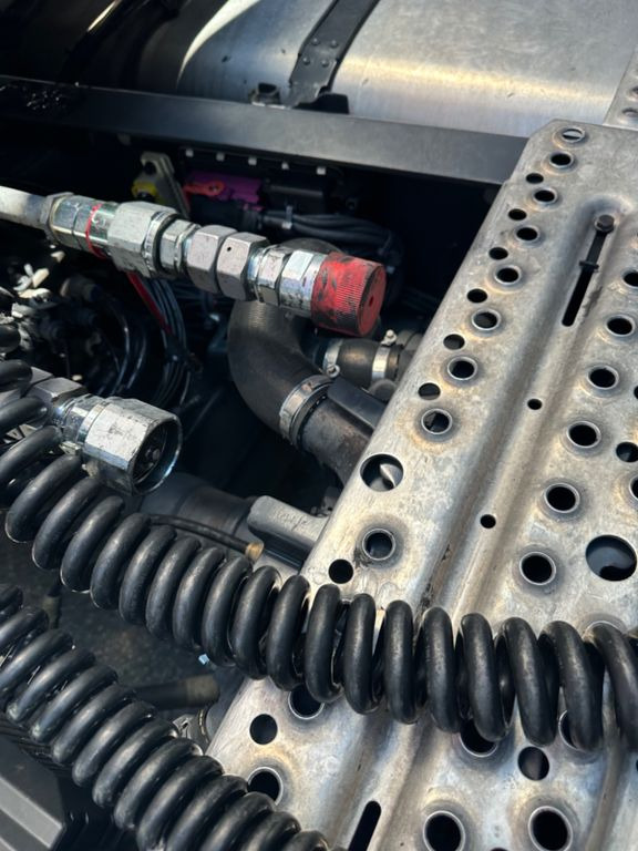 Sadulveok Scania 500R Vollluft Alu Leder LED Hyd. Scania 500R Vollluft Alu Leder LED Hyd.: pilt 6