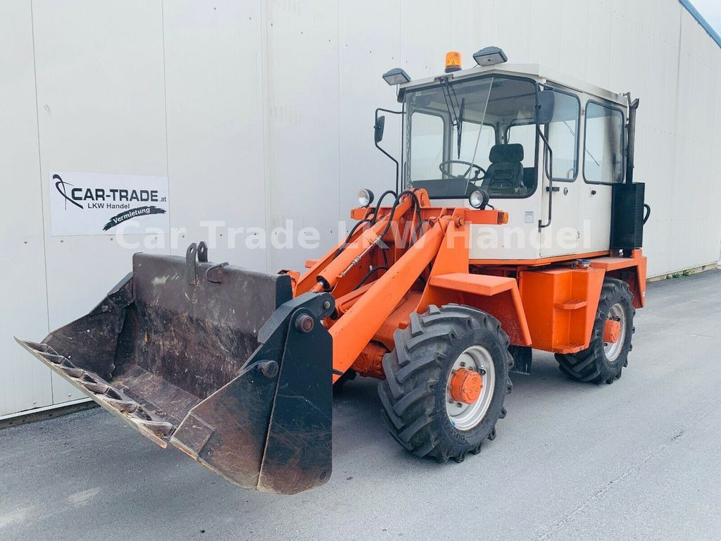 Schaeff SKB 902 - Ekskavaator-laadur: pilt 1 Schaeff SKB 902 - Ekskavaator-laadur: pilt 1