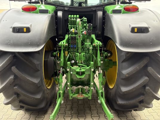John Deere 6r215 - Traktor: pilt 5 John Deere 6r215 - Traktor: pilt 5