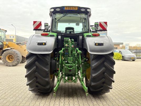 John Deere 6r215 - Traktor: pilt 4 John Deere 6r215 - Traktor: pilt 4