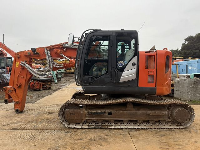 HITACHI ZX135USK-5B - Lintekskavaator: pilt 2 HITACHI ZX135USK-5B - Lintekskavaator: pilt 2