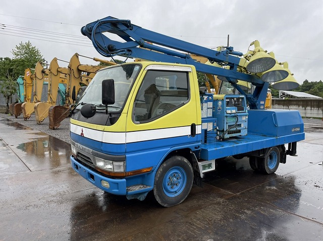 TADANO LS-106A - Valgustorn, Veoauto: pilt 1 TADANO LS-106A - Valgustorn, Veoauto: pilt 1