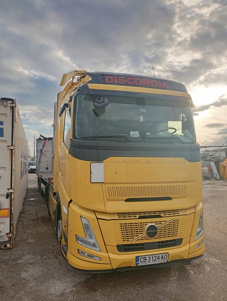 VOLVO FH 460 Aero, Damaged, Located in Bari,Italy - Sadulveok: pilt 3 VOLVO FH 460 Aero, Damaged, Located in Bari,Italy - Sadulveok: pilt 3