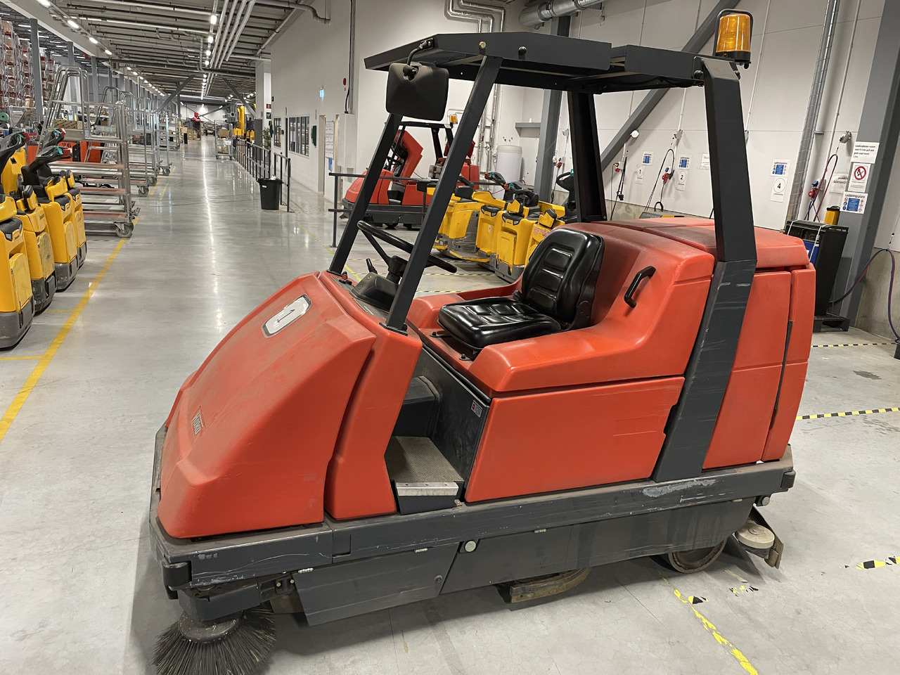 Hako Hakomatic B 1100 - Tööstuslik kuivpühkimismasin: pilt 2 Hako Hakomatic B 1100 - Tööstuslik kuivpühkimismasin: pilt 2