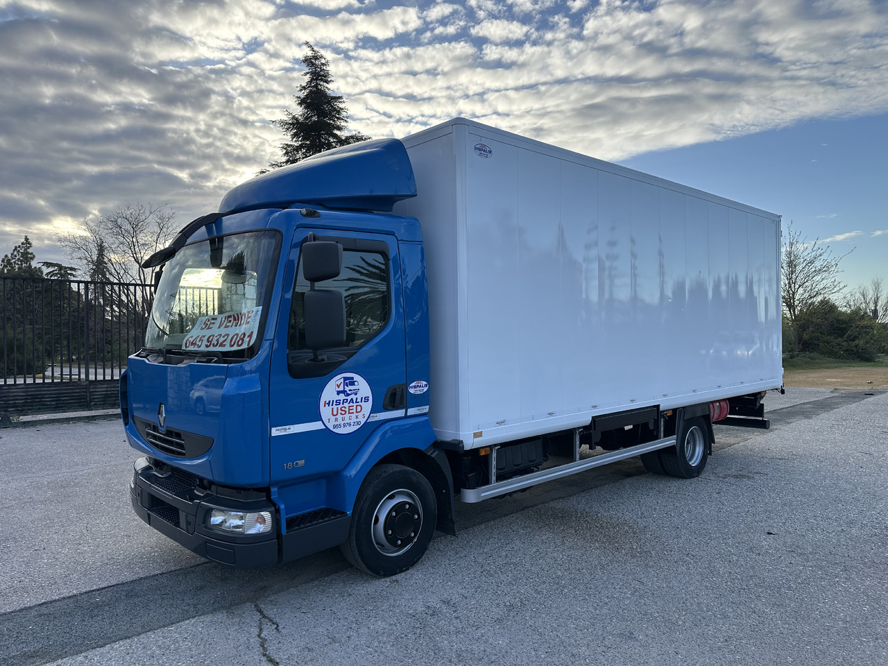RENAULT MIDLUM 12.180 - Kasti veoauto: pilt 1 RENAULT MIDLUM 12.180 - Kasti veoauto: pilt 1