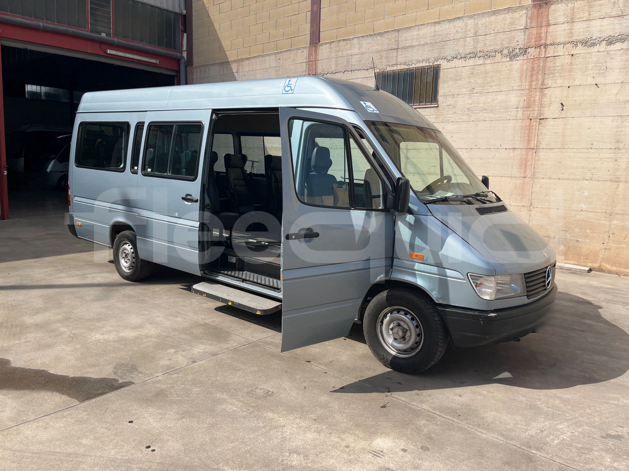 Väikebuss, Mikrobuss Mercedes-Benz Sprinter: pilt 10