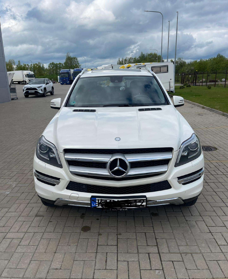 Mercedes-Benz GL350 - Maastur: pilt 1 Mercedes-Benz GL350 - Maastur: pilt 1