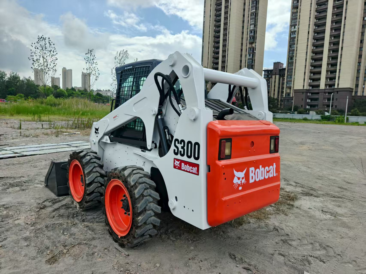 BOBCAT skid steer loader S300 - Kompaktlaadur: pilt 2 BOBCAT skid steer loader S300 - Kompaktlaadur: pilt 2