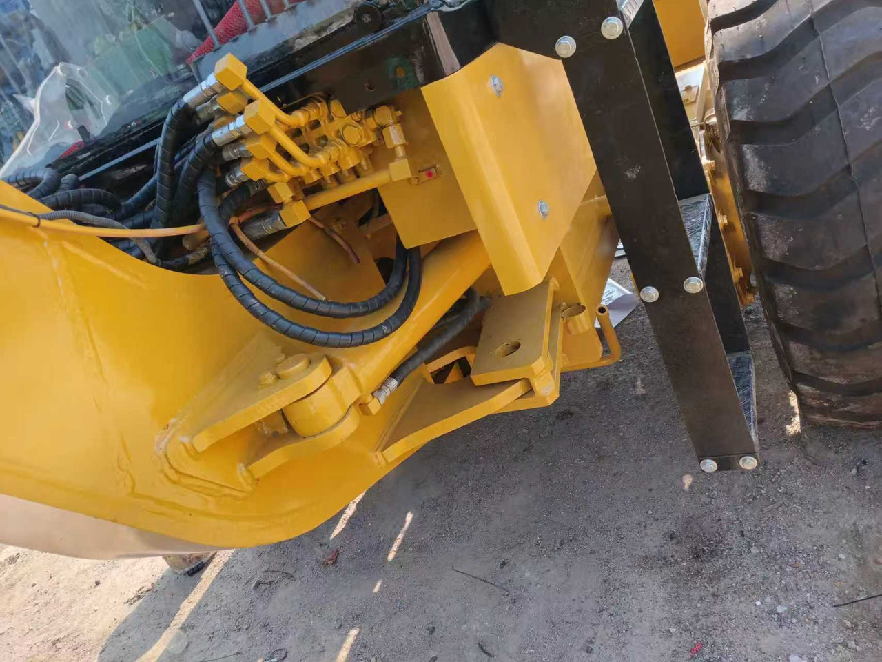 CATERPILLAR 140K used motor grader low price - Teehöövel: pilt 5 CATERPILLAR 140K used motor grader low price - Teehöövel: pilt 5