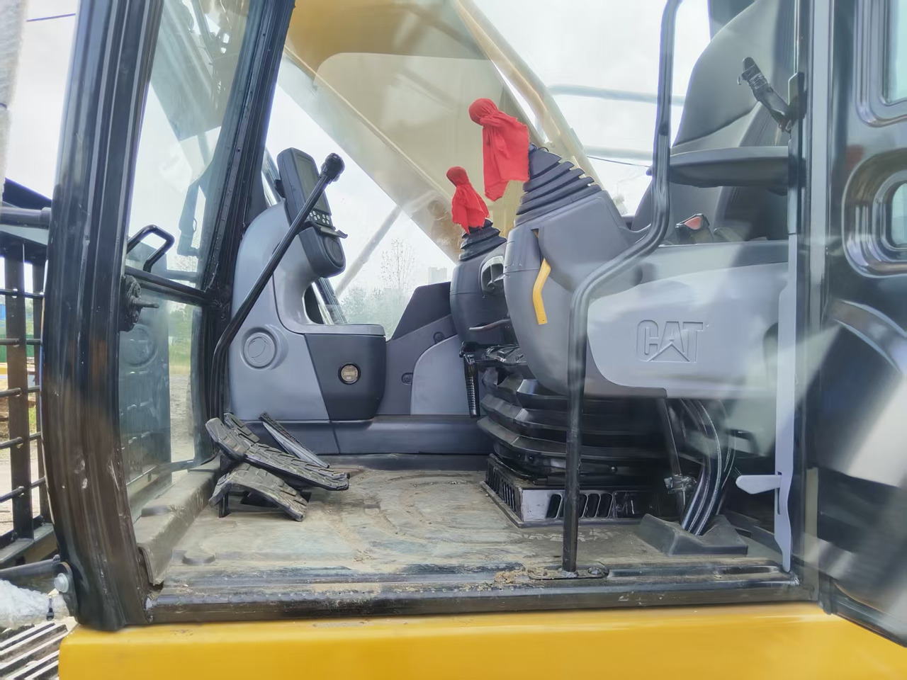 CATERPILLAR 330DL good condition 2024 30 ton excavator for sale - Lintekskavaator: pilt 5 CATERPILLAR 330DL good condition 2024 30 ton excavator for sale - Lintekskavaator: pilt 5