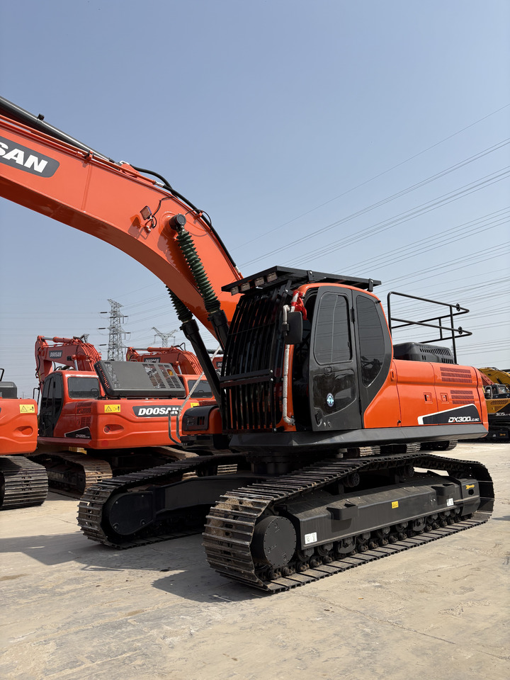 DOOSAN Dx300cl low work hours original excavator - Lintekskavaator: pilt 2 DOOSAN Dx300cl low work hours original excavator - Lintekskavaator: pilt 2