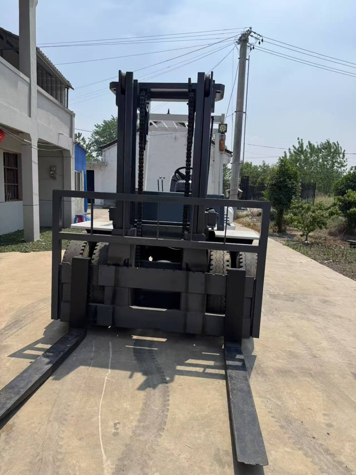 TCM fd100 used 2024 japan brand diesel forklift - Diiseltõstuk: pilt 4 TCM fd100 used 2024 japan brand diesel forklift - Diiseltõstuk: pilt 4