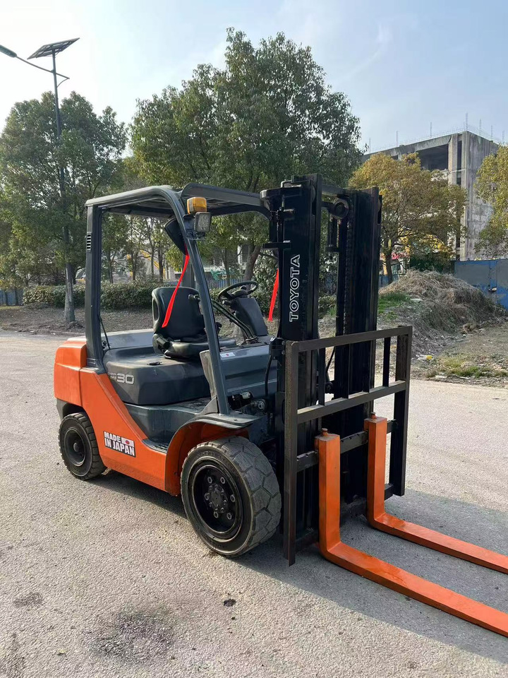TOYOTA 3 ton 8F used japan brand diesel forklift - Diiseltõstuk: pilt 2 TOYOTA 3 ton 8F used japan brand diesel forklift - Diiseltõstuk: pilt 2