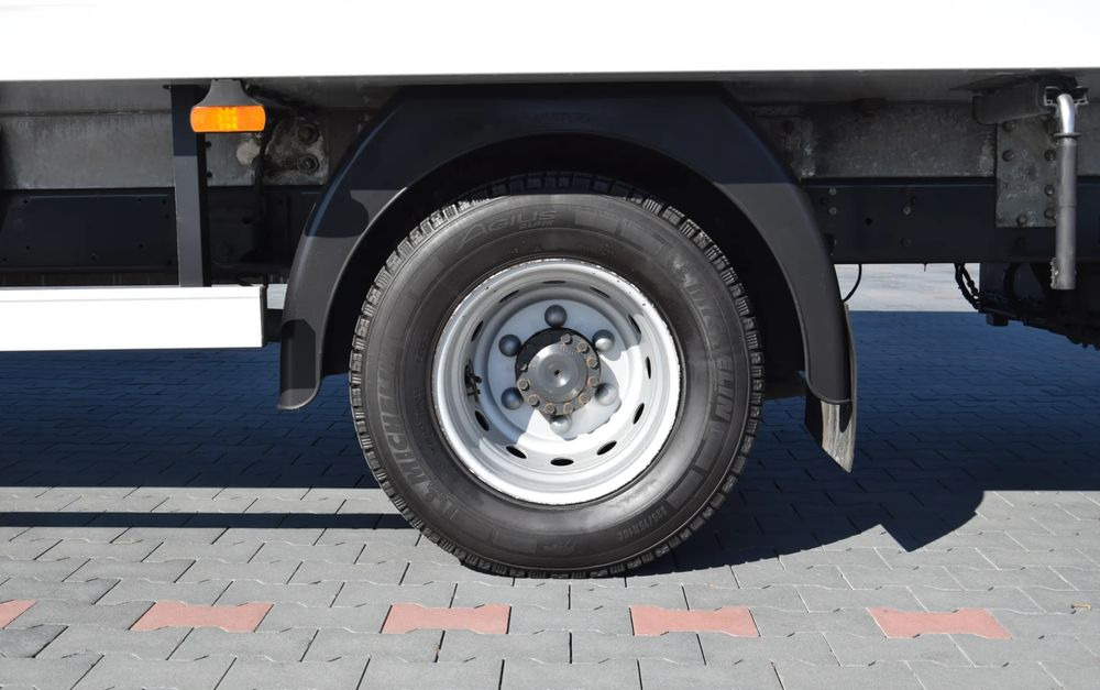 Külmutiga veoauto Iveco DAILY 70C18 / 3.0 - 180 KM / AUTOMAT HI-MATIC / 3 OSOBY / CHŁODNIA - MROŹNIA 4,55 M / AGREGAD FRIGOBLOCK / WINDA SORENSEN / KLIMA / TEMPOMAT / KAMERA COFANIA / REGULOWANE ZAWIESZENIE / SERWISOWA: pilt 14 Külmutiga veoauto Iveco DAILY 70C18 / 3.0 - 180 KM / AUTOMAT HI-MATIC / 3 OSOBY / CHŁODNIA - MROŹNIA 4,55 M / AGREGAD FRIGOBLOCK / WINDA SORENSEN / KLIMA / TEMPOMAT / KAMERA COFANIA / REGULOWANE ZAWIESZENIE / SERWISOWA: pilt 14