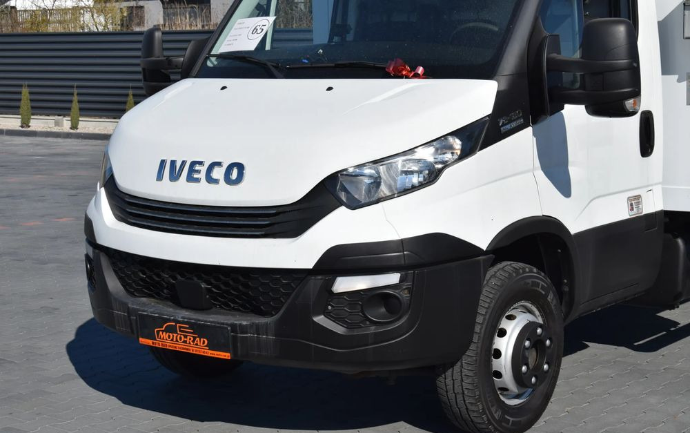 Külmutiga veoauto Iveco DAILY 70C18 / 3.0 - 180 KM / AUTOMAT HI-MATIC / 3 OSOBY / CHŁODNIA - MROŹNIA 4,55 M / AGREGAD FRIGOBLOCK / WINDA SORENSEN / KLIMA / TEMPOMAT / KAMERA COFANIA / REGULOWANE ZAWIESZENIE / SERWISOWA: pilt 8 Külmutiga veoauto Iveco DAILY 70C18 / 3.0 - 180 KM / AUTOMAT HI-MATIC / 3 OSOBY / CHŁODNIA - MROŹNIA 4,55 M / AGREGAD FRIGOBLOCK / WINDA SORENSEN / KLIMA / TEMPOMAT / KAMERA COFANIA / REGULOWANE ZAWIESZENIE / SERWISOWA: pilt 8