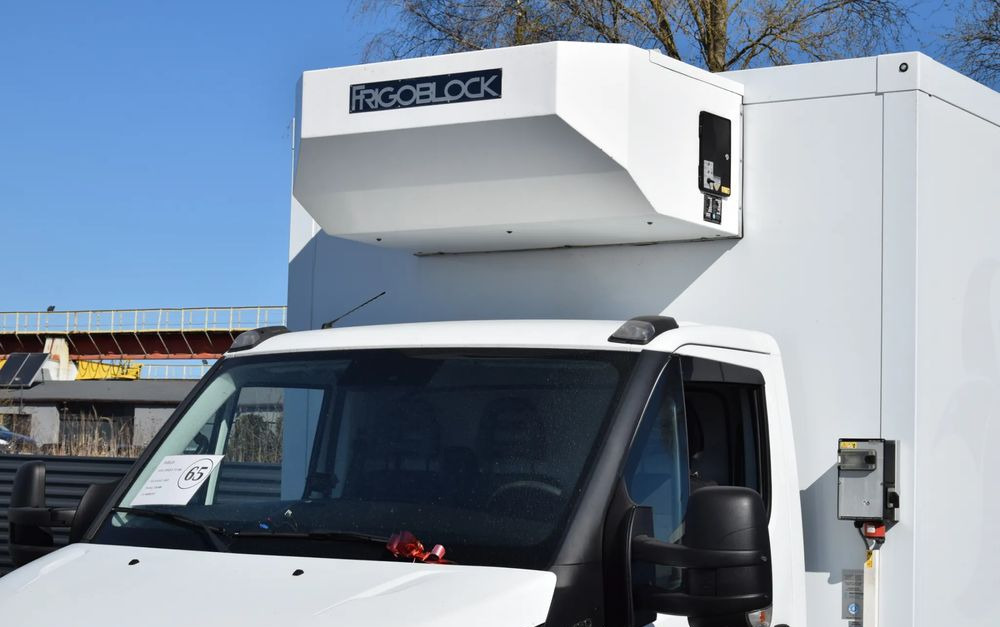 Külmutiga veoauto Iveco DAILY 70C18 / 3.0 - 180 KM / AUTOMAT HI-MATIC / 3 OSOBY / CHŁODNIA - MROŹNIA 4,55 M / AGREGAD FRIGOBLOCK / WINDA SORENSEN / KLIMA / TEMPOMAT / KAMERA COFANIA / REGULOWANE ZAWIESZENIE / SERWISOWA: pilt 9 Külmutiga veoauto Iveco DAILY 70C18 / 3.0 - 180 KM / AUTOMAT HI-MATIC / 3 OSOBY / CHŁODNIA - MROŹNIA 4,55 M / AGREGAD FRIGOBLOCK / WINDA SORENSEN / KLIMA / TEMPOMAT / KAMERA COFANIA / REGULOWANE ZAWIESZENIE / SERWISOWA: pilt 9