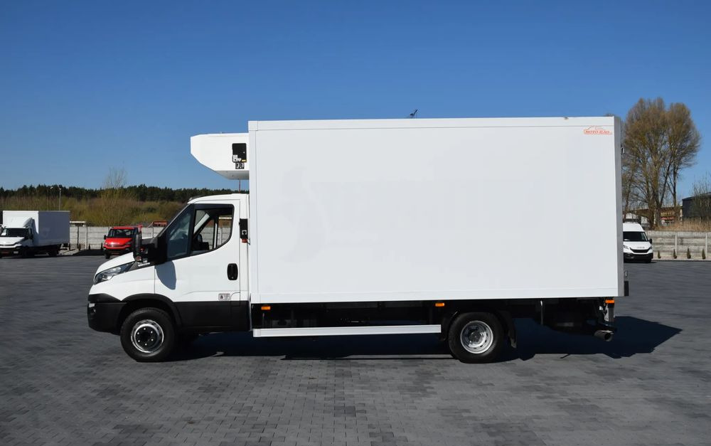 Külmutiga veoauto Iveco DAILY 70C18 / 3.0 - 180 KM / AUTOMAT HI-MATIC / 3 OSOBY / CHŁODNIA - MROŹNIA 4,55 M / AGREGAD FRIGOBLOCK / WINDA SORENSEN / KLIMA / TEMPOMAT / KAMERA COFANIA / REGULOWANE ZAWIESZENIE / SERWISOWA: pilt 7 Külmutiga veoauto Iveco DAILY 70C18 / 3.0 - 180 KM / AUTOMAT HI-MATIC / 3 OSOBY / CHŁODNIA - MROŹNIA 4,55 M / AGREGAD FRIGOBLOCK / WINDA SORENSEN / KLIMA / TEMPOMAT / KAMERA COFANIA / REGULOWANE ZAWIESZENIE / SERWISOWA: pilt 7