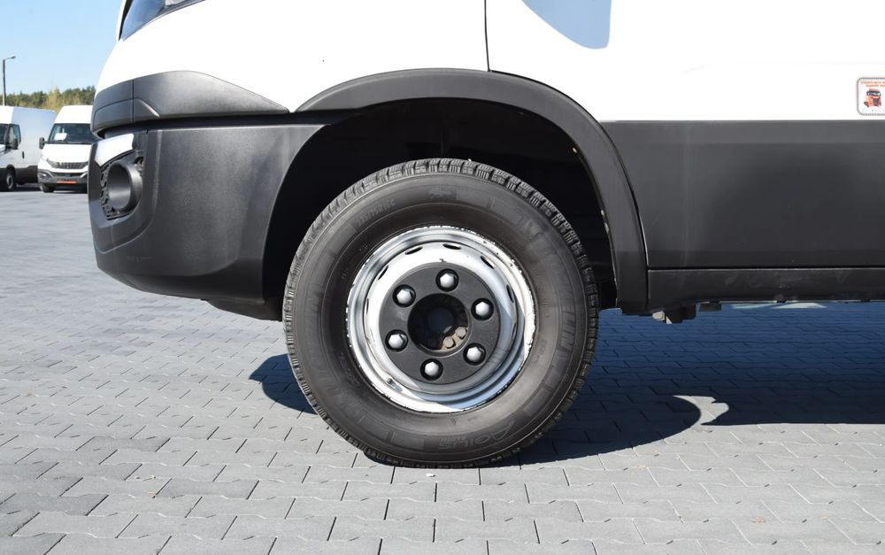 Külmutiga veoauto Iveco DAILY 70C18 / 3.0 - 180 KM / AUTOMAT HI-MATIC / 3 OSOBY / CHŁODNIA - MROŹNIA 4,55 M / AGREGAD FRIGOBLOCK / WINDA SORENSEN / KLIMA / TEMPOMAT / KAMERA COFANIA / REGULOWANE ZAWIESZENIE / SERWISOWA: pilt 12 Külmutiga veoauto Iveco DAILY 70C18 / 3.0 - 180 KM / AUTOMAT HI-MATIC / 3 OSOBY / CHŁODNIA - MROŹNIA 4,55 M / AGREGAD FRIGOBLOCK / WINDA SORENSEN / KLIMA / TEMPOMAT / KAMERA COFANIA / REGULOWANE ZAWIESZENIE / SERWISOWA: pilt 12