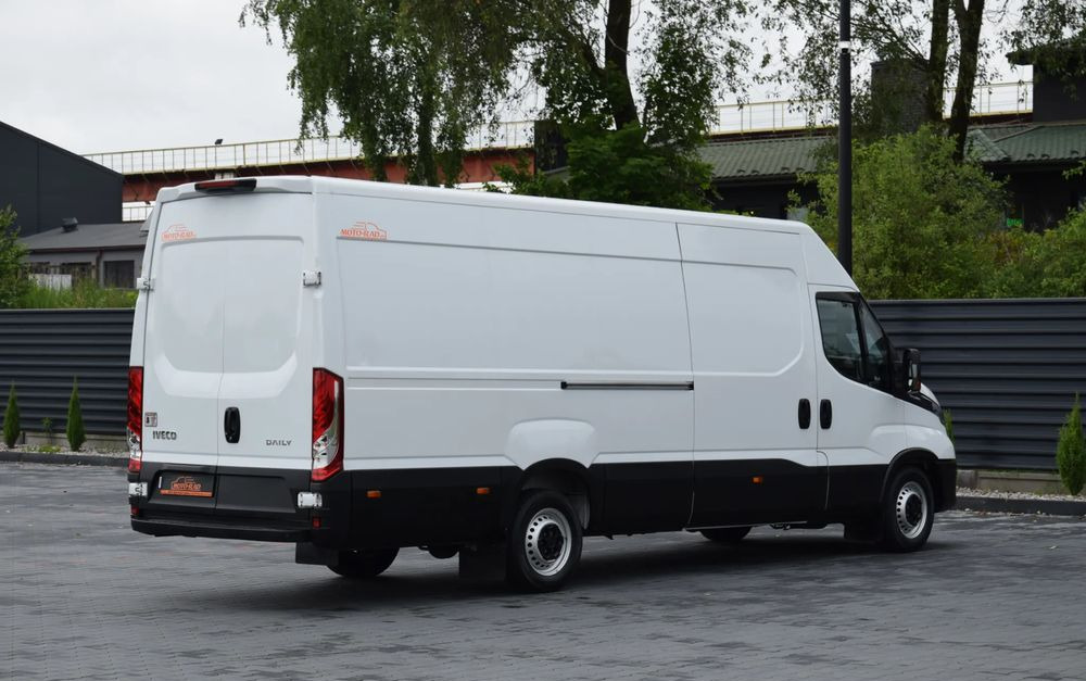 Iveco DAILY MAXI 35S16 / 2.3 - 160 KM / AUTOMAT HI-MATIC / NOWY MODEL / 3 OSOBY / DOSTAWCZE / BLASZAK / KLIMA / CZUJNIKI COFANIA / NISKI PRZEBIEG / 2022 / SERWISOWANY / Z NIEMIEC - Kaubik: pilt 5 Iveco DAILY MAXI 35S16 / 2.3 - 160 KM / AUTOMAT HI-MATIC / NOWY MODEL / 3 OSOBY / DOSTAWCZE / BLASZAK / KLIMA / CZUJNIKI COFANIA / NISKI PRZEBIEG / 2022 / SERWISOWANY / Z NIEMIEC - Kaubik: pilt 5