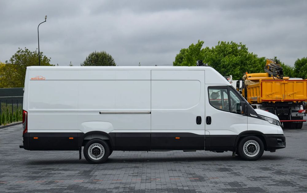 Iveco DAILY MAXI 35S16 / 2.3 - 160 KM / AUTOMAT HI-MATIC / NOWY MODEL / 3 OSOBY / DOSTAWCZE / BLASZAK / KLIMA / CZUJNIKI COFANIA / NISKI PRZEBIEG / 2022 / SERWISOWANY / Z NIEMIEC - Kaubik: pilt 4 Iveco DAILY MAXI 35S16 / 2.3 - 160 KM / AUTOMAT HI-MATIC / NOWY MODEL / 3 OSOBY / DOSTAWCZE / BLASZAK / KLIMA / CZUJNIKI COFANIA / NISKI PRZEBIEG / 2022 / SERWISOWANY / Z NIEMIEC - Kaubik: pilt 4