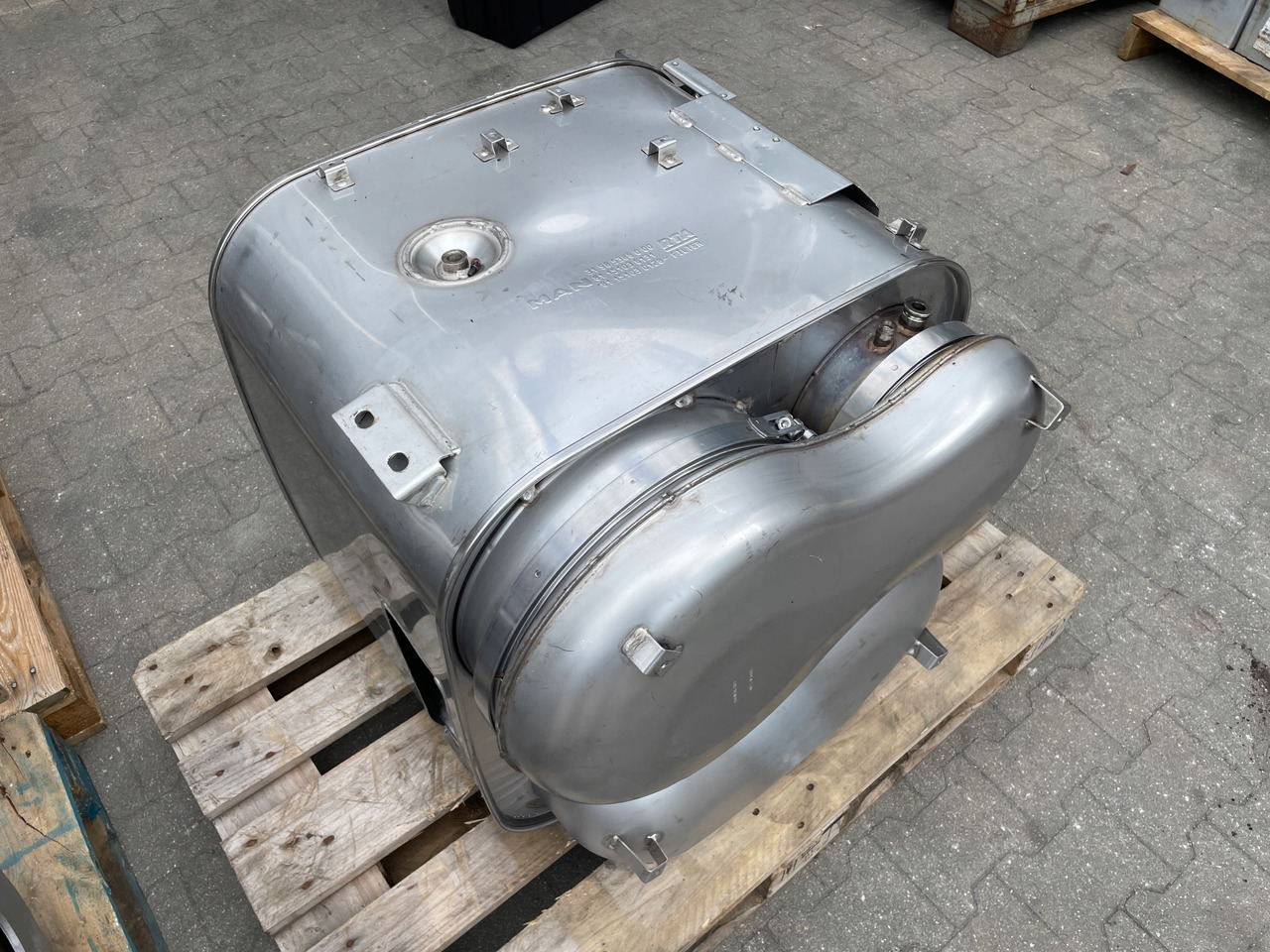 KATALIZATOR KOMPLETNY WYDECH MAN TGX TGS EURO 6 81151036131 - Katalüüsmuundur - Veoauto: pilt 1 KATALIZATOR KOMPLETNY WYDECH MAN TGX TGS EURO 6 81151036131 - Katalüüsmuundur - Veoauto: pilt 1