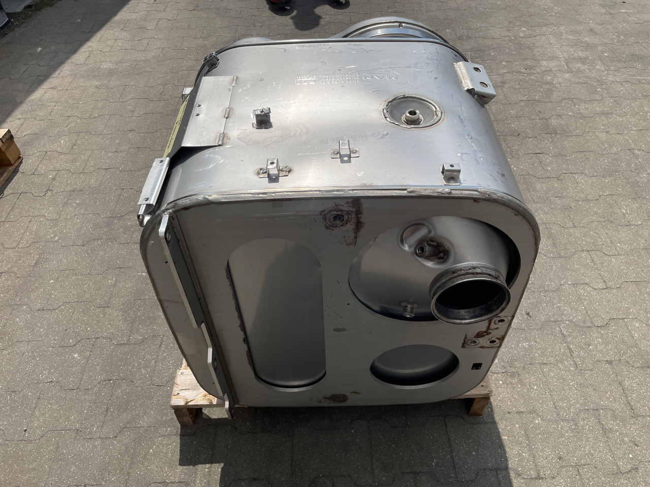 KATALIZATOR MAN TGX TGS EURO 6 DPF TŁUMIK WYDECH 81151036101 - Katalüüsmuundur - Veoauto: pilt 5 KATALIZATOR MAN TGX TGS EURO 6 DPF TŁUMIK WYDECH 81151036101 - Katalüüsmuundur - Veoauto: pilt 5