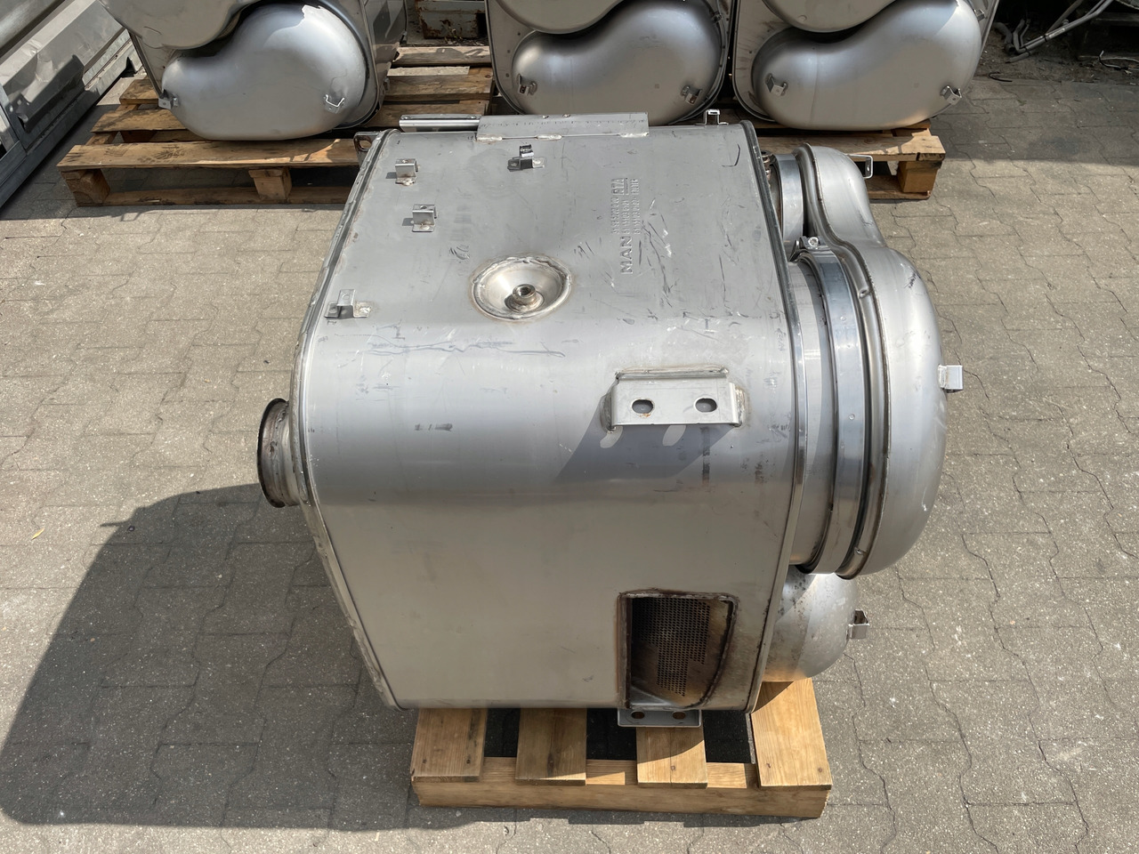 KATALIZATOR MAN TGX TGS EURO 6 DPF TŁUMIK WYDECH 81151036101 - Katalüüsmuundur - Veoauto: pilt 4 KATALIZATOR MAN TGX TGS EURO 6 DPF TŁUMIK WYDECH 81151036101 - Katalüüsmuundur - Veoauto: pilt 4