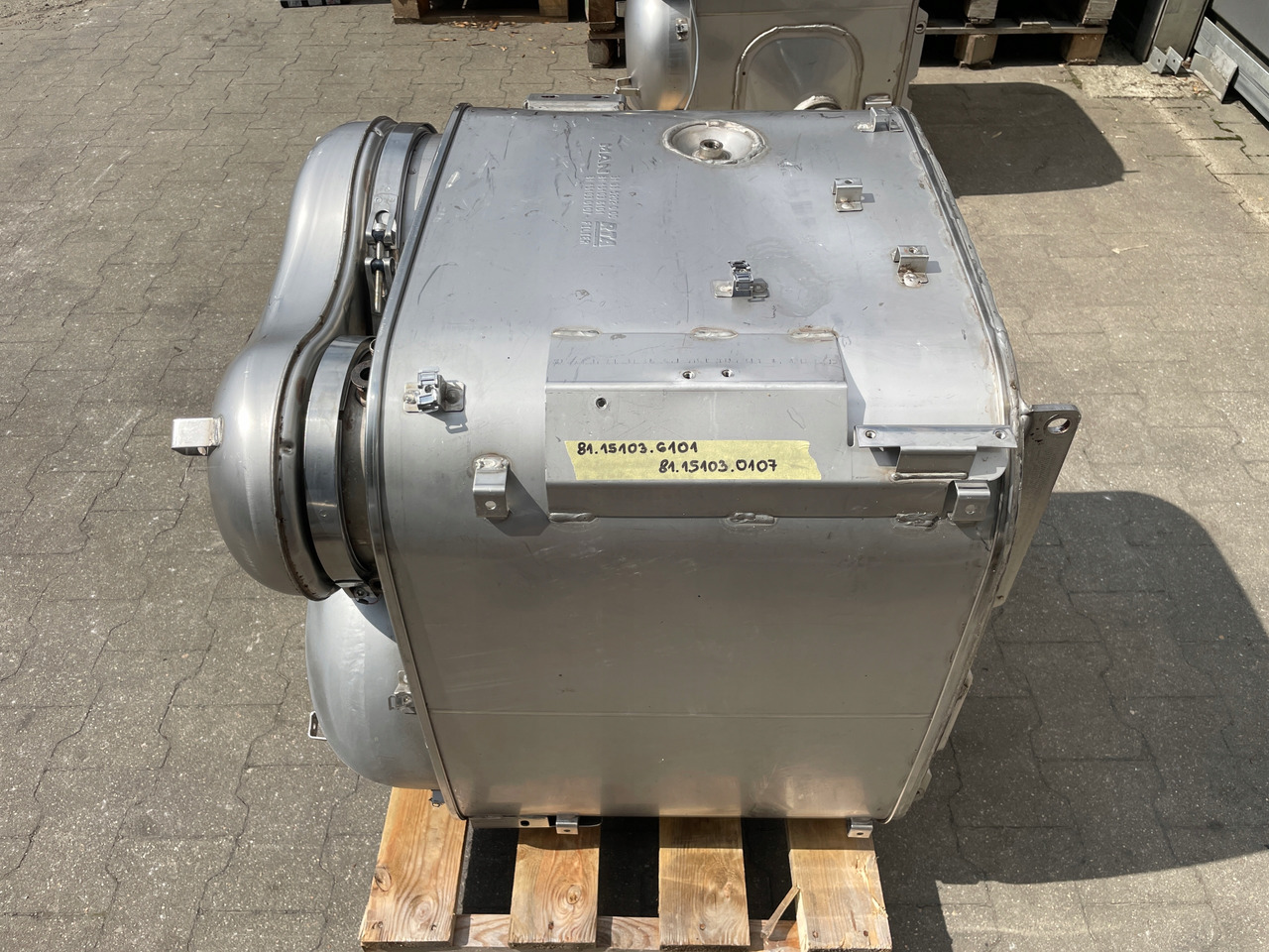 KATALIZATOR MAN TGX TGS EURO 6 DPF TŁUMIK WYDECH 81151036101 - Katalüüsmuundur - Veoauto: pilt 2 KATALIZATOR MAN TGX TGS EURO 6 DPF TŁUMIK WYDECH 81151036101 - Katalüüsmuundur - Veoauto: pilt 2