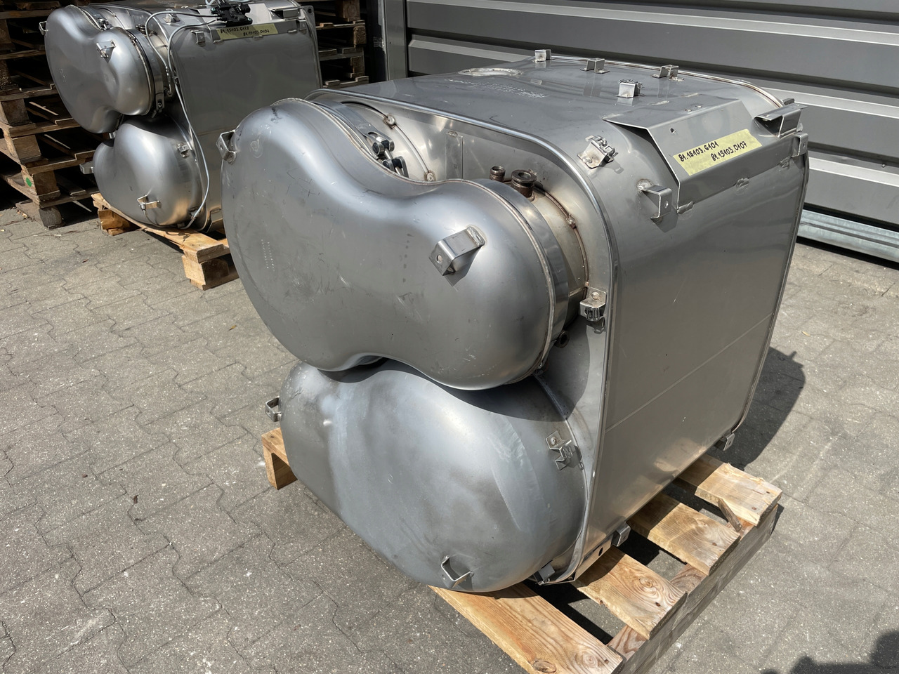 KATALIZATOR MAN TGX TGS EURO 6 DPF TŁUMIK WYDECH 81151036101 - Katalüüsmuundur - Veoauto: pilt 1 KATALIZATOR MAN TGX TGS EURO 6 DPF TŁUMIK WYDECH 81151036101 - Katalüüsmuundur - Veoauto: pilt 1