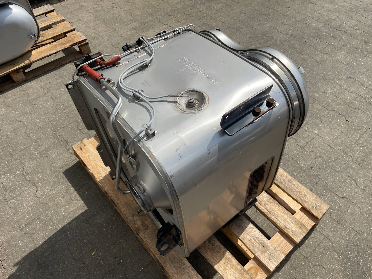 KATALIZATOR MAN TGX TGS EURO 6 DPF TŁUMIK WYDECH 81151036115 - Katalüüsmuundur - Veoauto: pilt 4 KATALIZATOR MAN TGX TGS EURO 6 DPF TŁUMIK WYDECH 81151036115 - Katalüüsmuundur - Veoauto: pilt 4