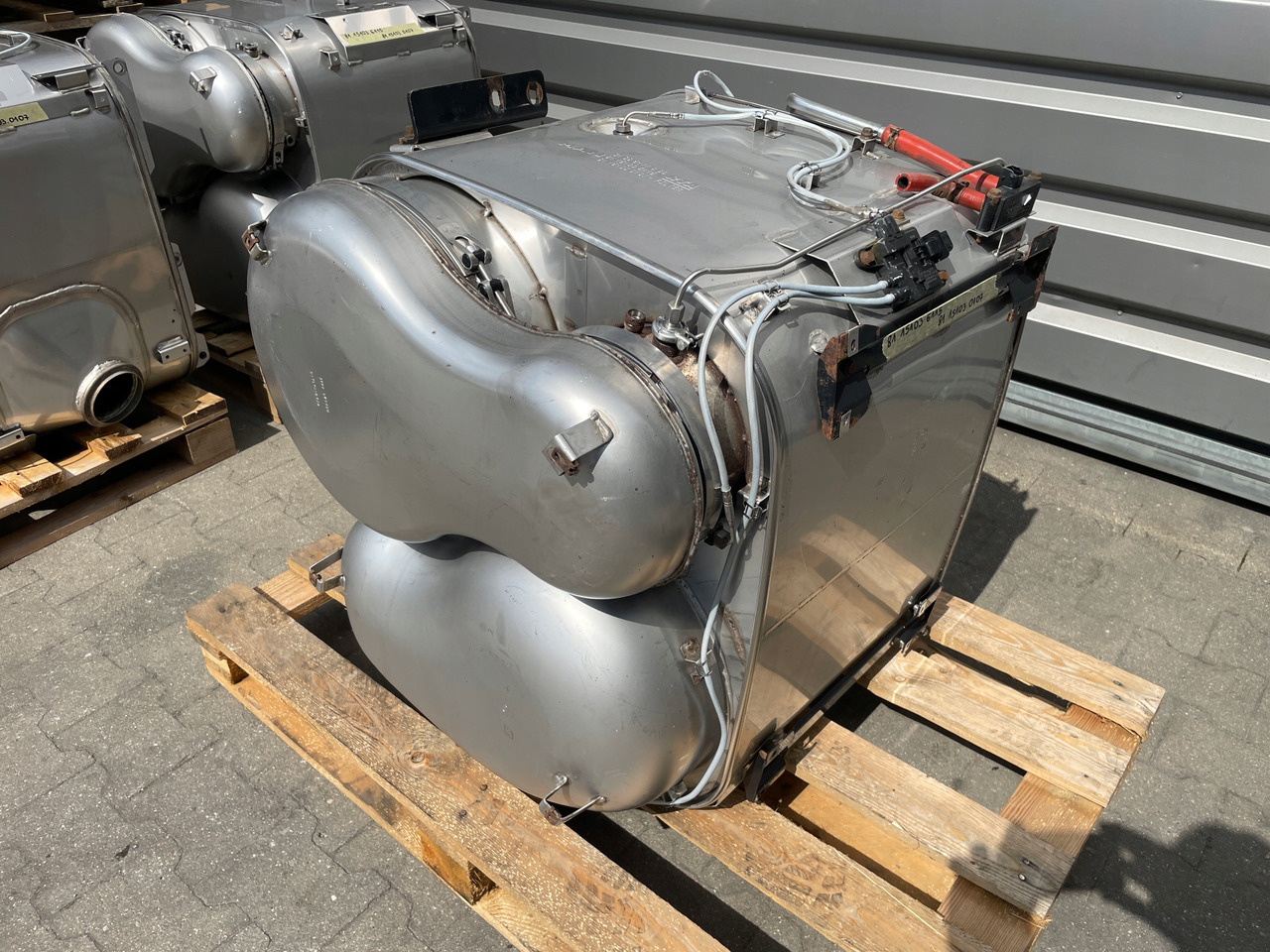 KATALIZATOR MAN TGX TGS EURO 6 DPF TŁUMIK WYDECH 81151036115 - Katalüüsmuundur - Veoauto: pilt 1 KATALIZATOR MAN TGX TGS EURO 6 DPF TŁUMIK WYDECH 81151036115 - Katalüüsmuundur - Veoauto: pilt 1