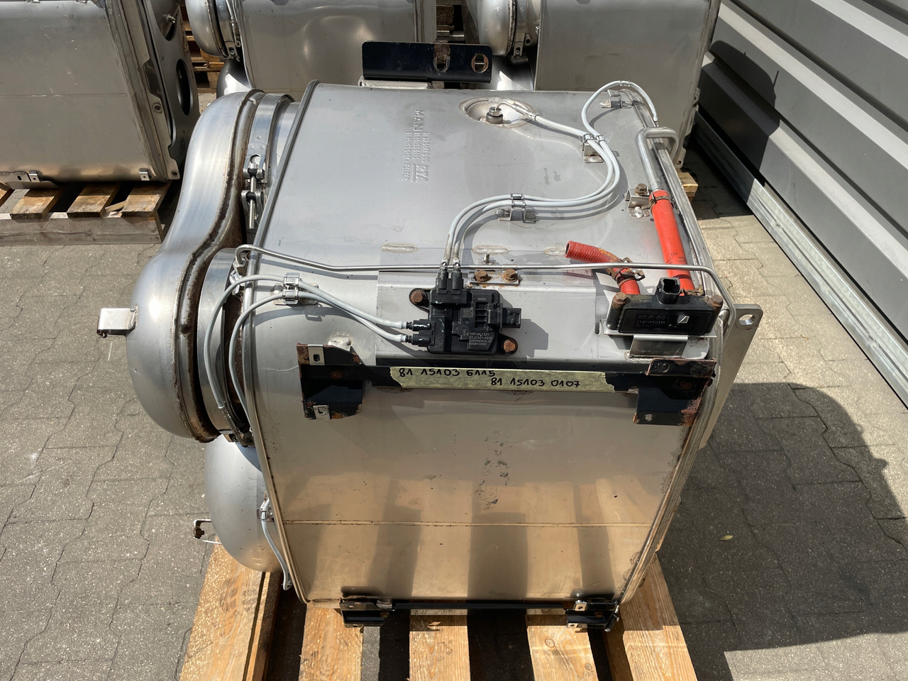 KATALIZATOR MAN TGX TGS EURO 6 DPF TŁUMIK WYDECH 81151036115 - Katalüüsmuundur - Veoauto: pilt 2 KATALIZATOR MAN TGX TGS EURO 6 DPF TŁUMIK WYDECH 81151036115 - Katalüüsmuundur - Veoauto: pilt 2