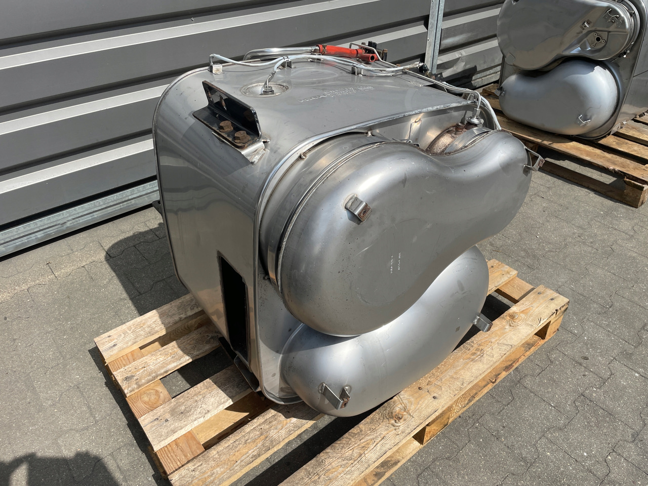 KATALIZATOR MAN TGX TGS EURO 6 DPF TŁUMIK WYDECH 81151036115 - Katalüüsmuundur - Veoauto: pilt 3 KATALIZATOR MAN TGX TGS EURO 6 DPF TŁUMIK WYDECH 81151036115 - Katalüüsmuundur - Veoauto: pilt 3