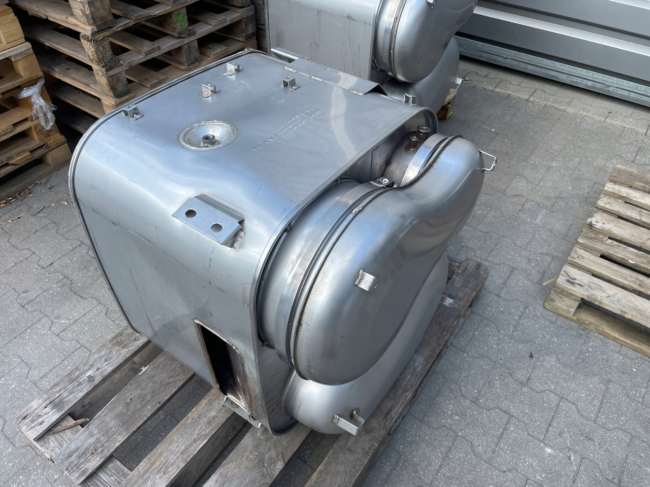 KATALIZATOR MAN TGX TGS EURO 6 DPF TŁUMIK WYDECH 81151036125 - Katalüüsmuundur: pilt 1 KATALIZATOR MAN TGX TGS EURO 6 DPF TŁUMIK WYDECH 81151036125 - Katalüüsmuundur: pilt 1