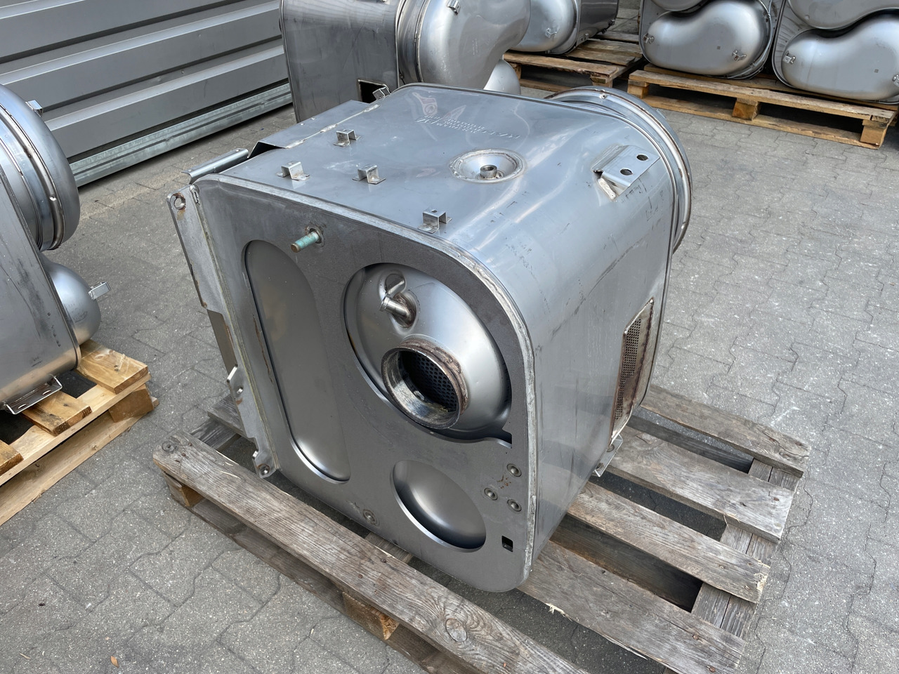 KATALIZATOR MAN TGX TGS EURO 6 DPF TŁUMIK WYDECH 81151036125 - Katalüüsmuundur: pilt 4 KATALIZATOR MAN TGX TGS EURO 6 DPF TŁUMIK WYDECH 81151036125 - Katalüüsmuundur: pilt 4