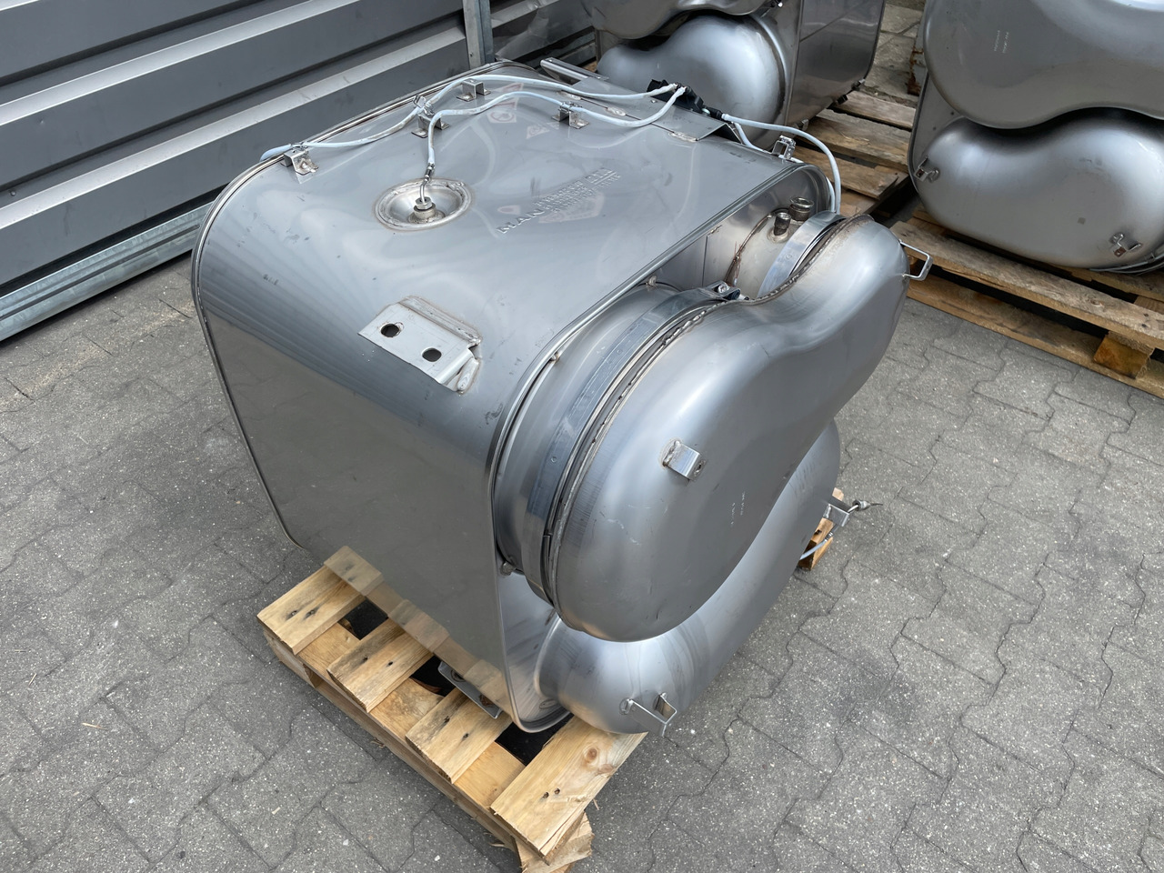 KATALIZATOR MAN TGX TGS EURO 6 DPF TŁUMIK WYDECH 81151036128 - Katalüüsmuundur - Veoauto: pilt 3 KATALIZATOR MAN TGX TGS EURO 6 DPF TŁUMIK WYDECH 81151036128 - Katalüüsmuundur - Veoauto: pilt 3