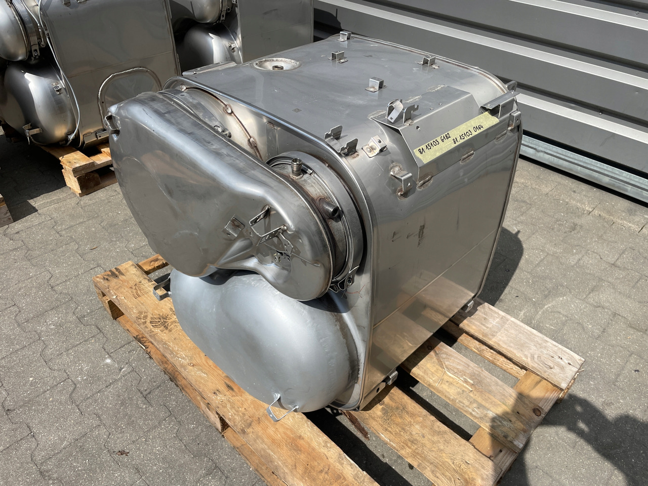 KATALIZATOR MAN TGX TGS EURO 6 DPF TŁUMIK WYDECH 81151036182 - Katalüüsmuundur - Veoauto: pilt 2 KATALIZATOR MAN TGX TGS EURO 6 DPF TŁUMIK WYDECH 81151036182 - Katalüüsmuundur - Veoauto: pilt 2