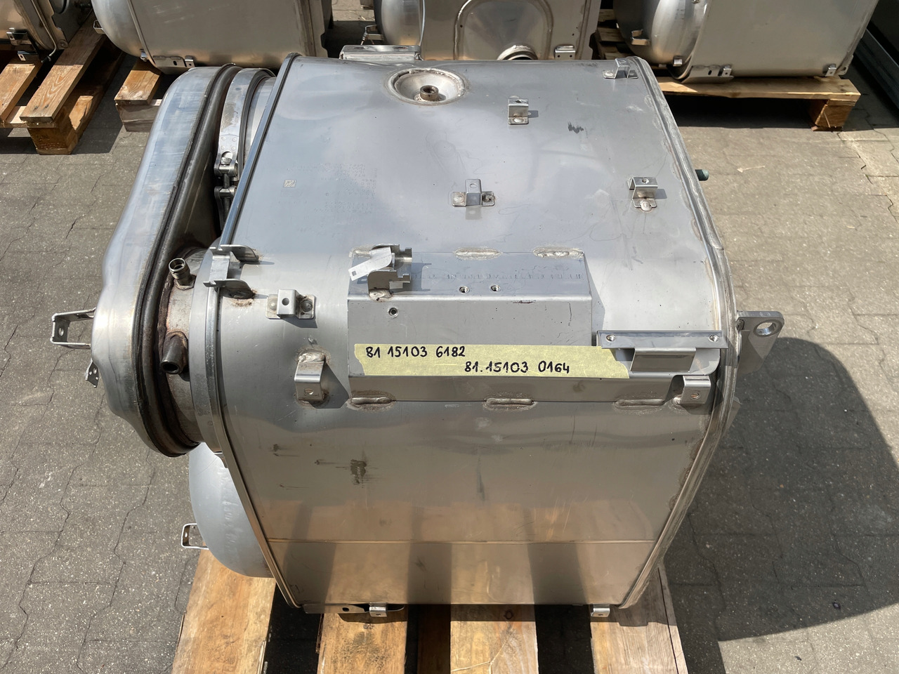 KATALIZATOR MAN TGX TGS EURO 6 DPF TŁUMIK WYDECH 81151036182 - Katalüüsmuundur - Veoauto: pilt 1 KATALIZATOR MAN TGX TGS EURO 6 DPF TŁUMIK WYDECH 81151036182 - Katalüüsmuundur - Veoauto: pilt 1