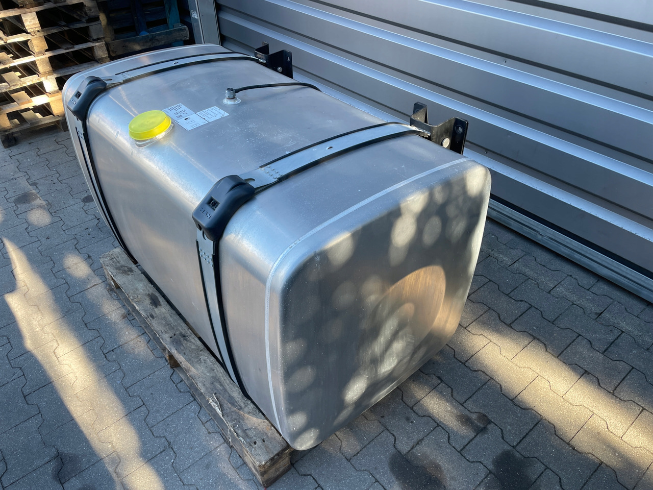 KOMPLETNY ZBIORNIK PALIWA MAN TGX TGS 580 L 81122016936 - Kütusepaak - Veoauto: pilt 4 KOMPLETNY ZBIORNIK PALIWA MAN TGX TGS 580 L 81122016936 - Kütusepaak - Veoauto: pilt 4