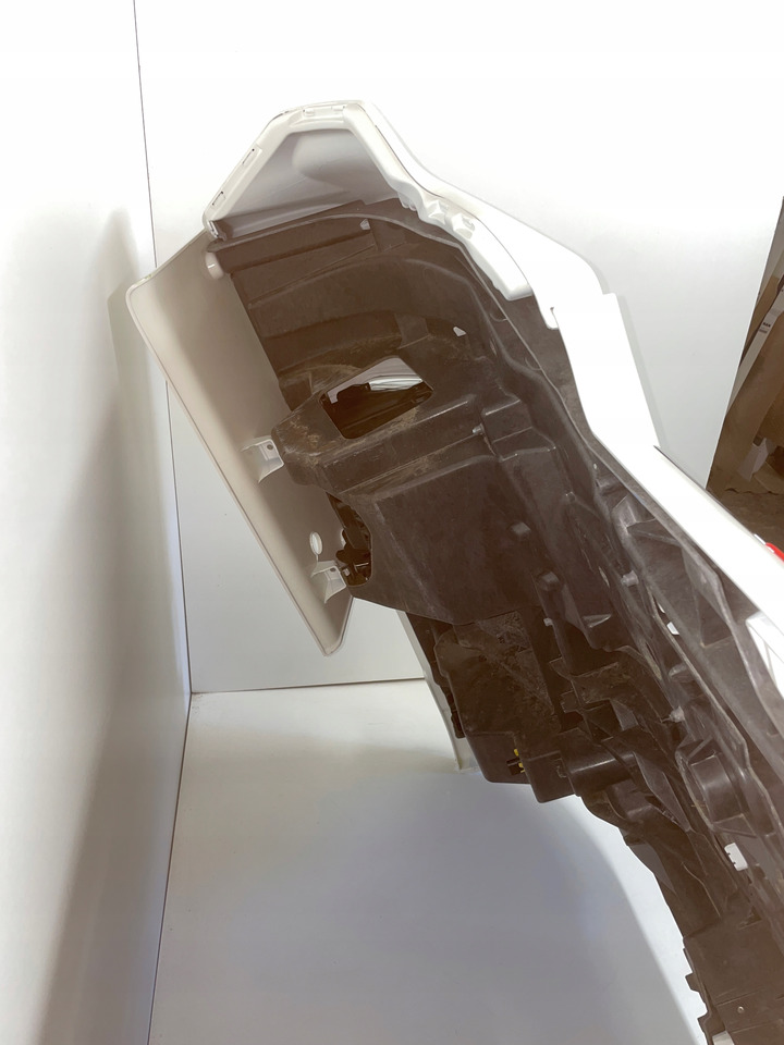 KOMPLETNY ZDERZAK MAN TG3 TGX3 TGX 3 ORYGINALNY KOLOR RAL 9010 - Kaitseraud - Veoauto: pilt 5 KOMPLETNY ZDERZAK MAN TG3 TGX3 TGX 3 ORYGINALNY KOLOR RAL 9010 - Kaitseraud - Veoauto: pilt 5