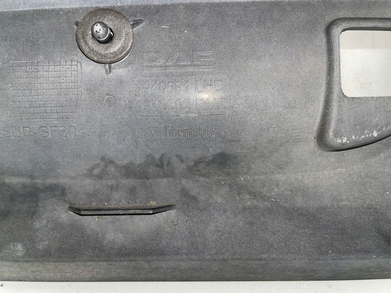 PODSZYBIE DAF MASKOWNICA OSŁONA DAF XF EURO 6 1940691 - Esiklaas - Veoauto: pilt 4 PODSZYBIE DAF MASKOWNICA OSŁONA DAF XF EURO 6 1940691 - Esiklaas - Veoauto: pilt 4