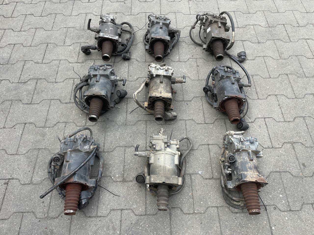 WYSPRZĘGLIK SKRZYNI MAN TGX TGS TGA AUTOMAT K013727 - Sidurisilinder - Veoauto: pilt 2 WYSPRZĘGLIK SKRZYNI MAN TGX TGS TGA AUTOMAT K013727 - Sidurisilinder - Veoauto: pilt 2