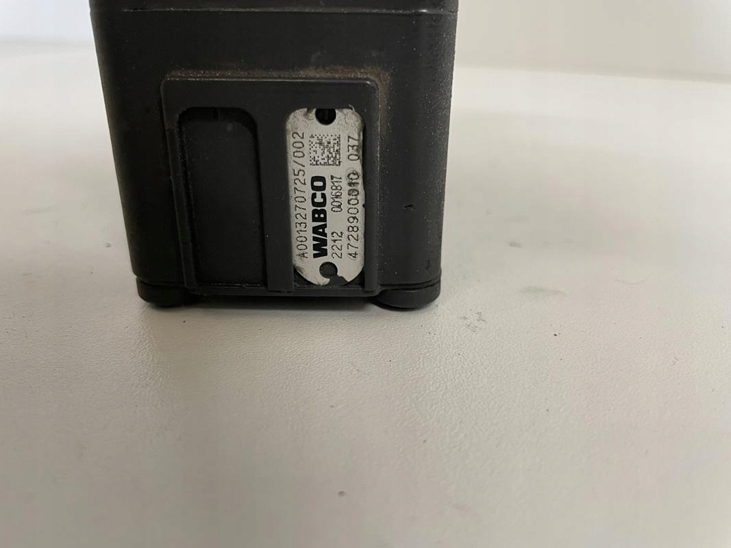 ZAWÓR PODUSZEK MERCEDES ACTROS MP 4 A0013270725 - Piduriklapp - Veoauto: pilt 2 ZAWÓR PODUSZEK MERCEDES ACTROS MP 4 A0013270725 - Piduriklapp - Veoauto: pilt 2