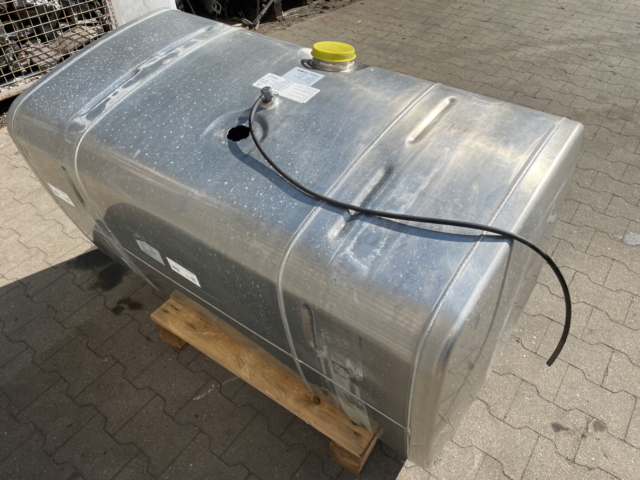 ZBIORNIK NA PALIWO MAN TGX TGS 580 L 81122016684 - Kütusepaak - Veoauto: pilt 4 ZBIORNIK NA PALIWO MAN TGX TGS 580 L 81122016684 - Kütusepaak - Veoauto: pilt 4