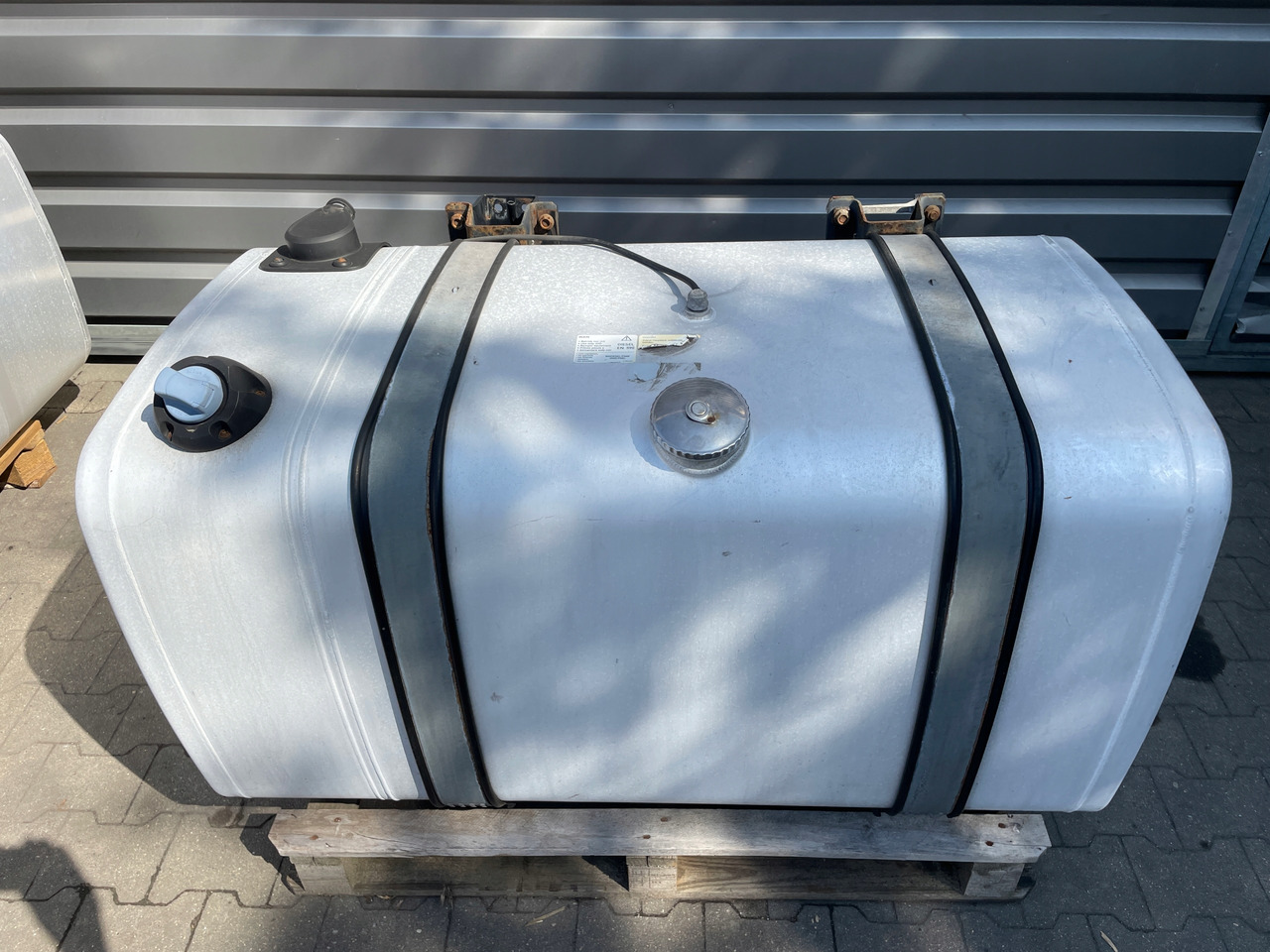 ZBIORNIK PALIWA MAN TGX TGS 470 L 85 ADBLUE 135X70X70 - Kütusepaak - Veoauto: pilt 1 ZBIORNIK PALIWA MAN TGX TGS 470 L 85 ADBLUE 135X70X70 - Kütusepaak - Veoauto: pilt 1