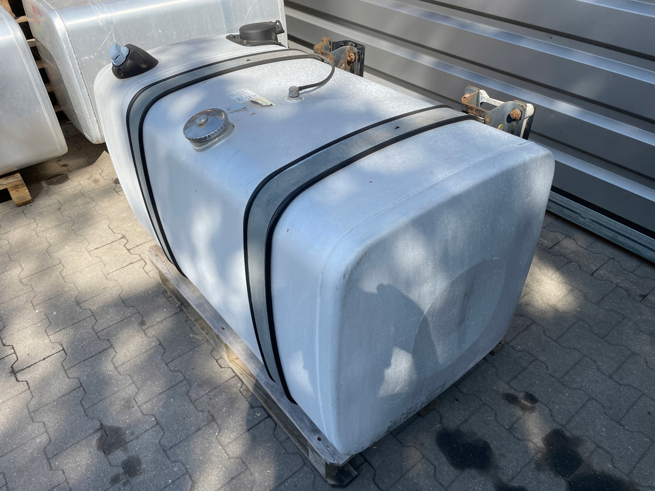 ZBIORNIK PALIWA MAN TGX TGS 470 L 85 ADBLUE 135X70X70 - Kütusepaak - Veoauto: pilt 4 ZBIORNIK PALIWA MAN TGX TGS 470 L 85 ADBLUE 135X70X70 - Kütusepaak - Veoauto: pilt 4