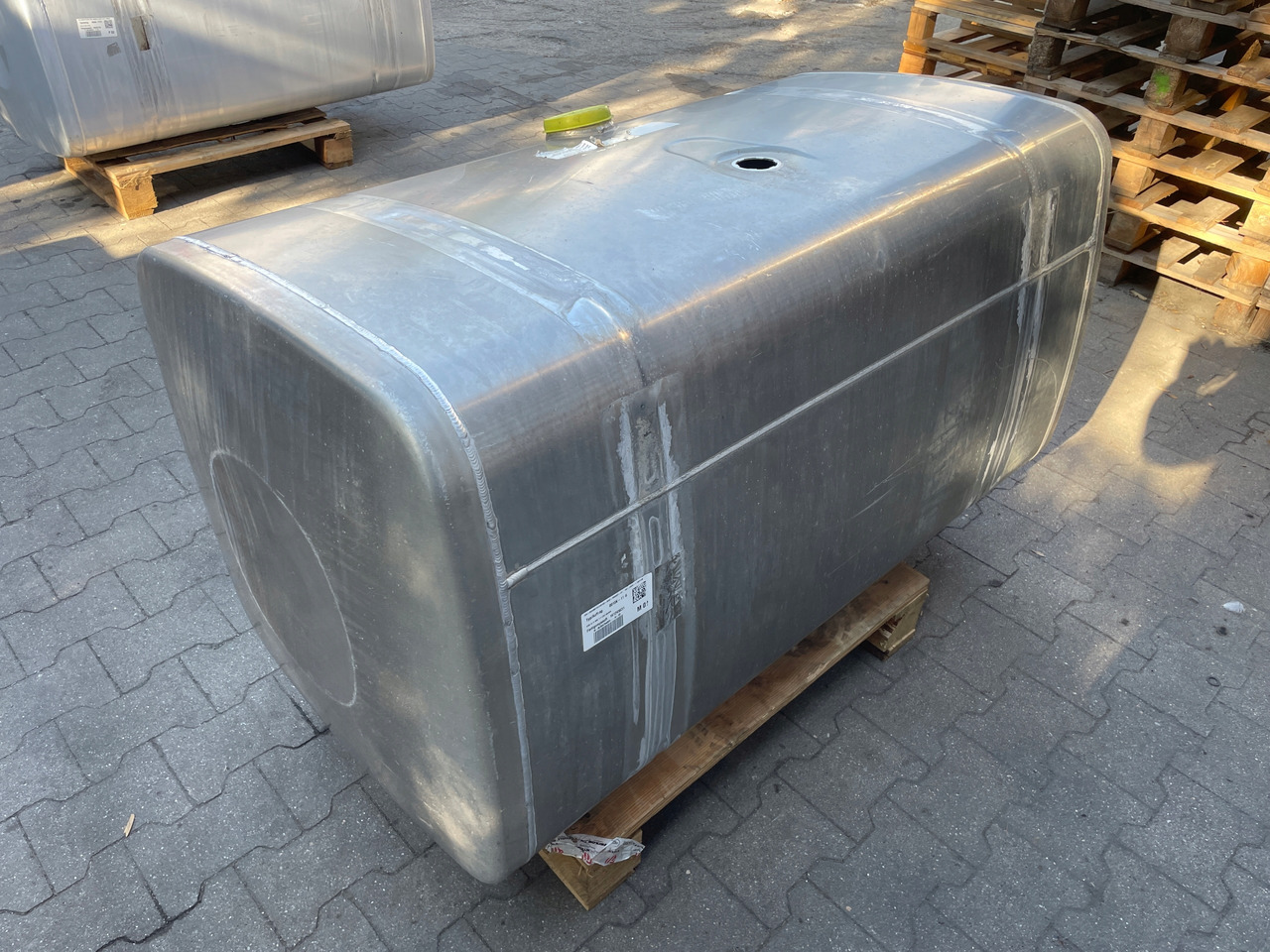 ZBIORNIK PALIWA MAN TGX TGS 580L 81122016934 - Kütusepaak - Veoauto: pilt 4 ZBIORNIK PALIWA MAN TGX TGS 580L 81122016934 - Kütusepaak - Veoauto: pilt 4