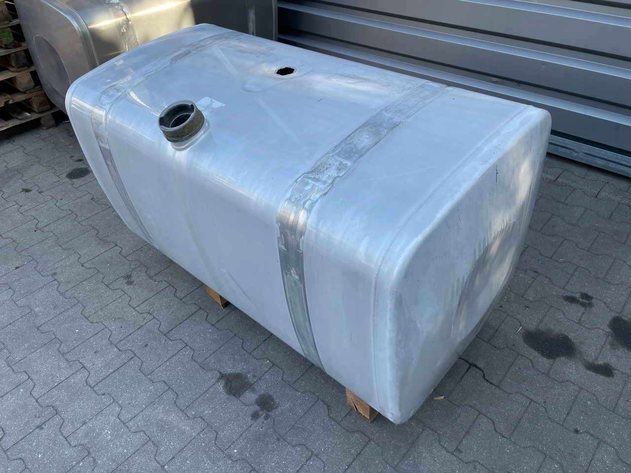 ZBIORNIK PALIWA MAN TGX TGS 580L 81122016934 - Kütusepaak - Veoauto: pilt 3 ZBIORNIK PALIWA MAN TGX TGS 580L 81122016934 - Kütusepaak - Veoauto: pilt 3