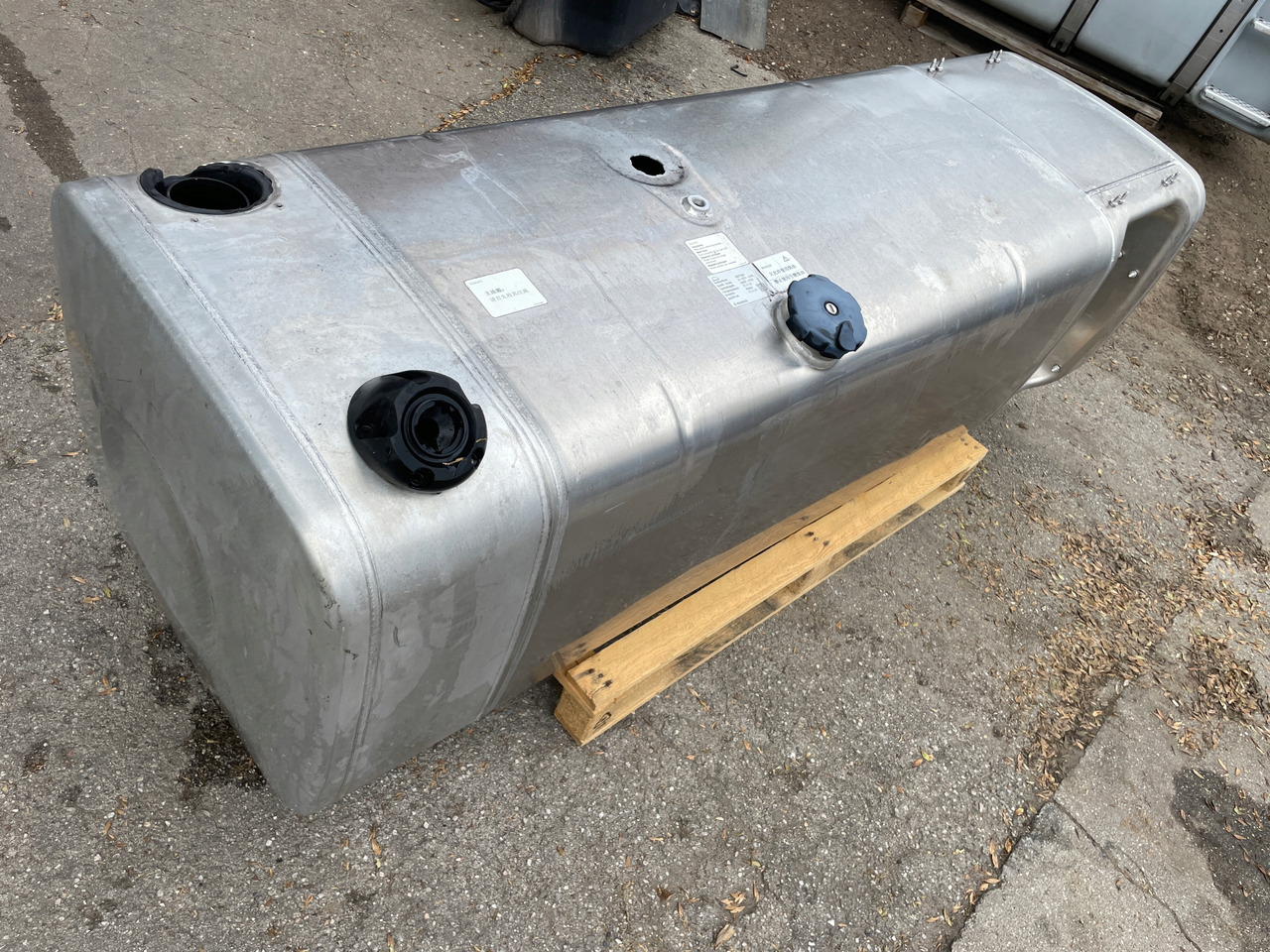 ZBIORNIK PALIWA MAN TGX TGS 680 L 75 AD BLUE 81122016726 - Kütusepaak - Veoauto: pilt 2 ZBIORNIK PALIWA MAN TGX TGS 680 L 75 AD BLUE 81122016726 - Kütusepaak - Veoauto: pilt 2